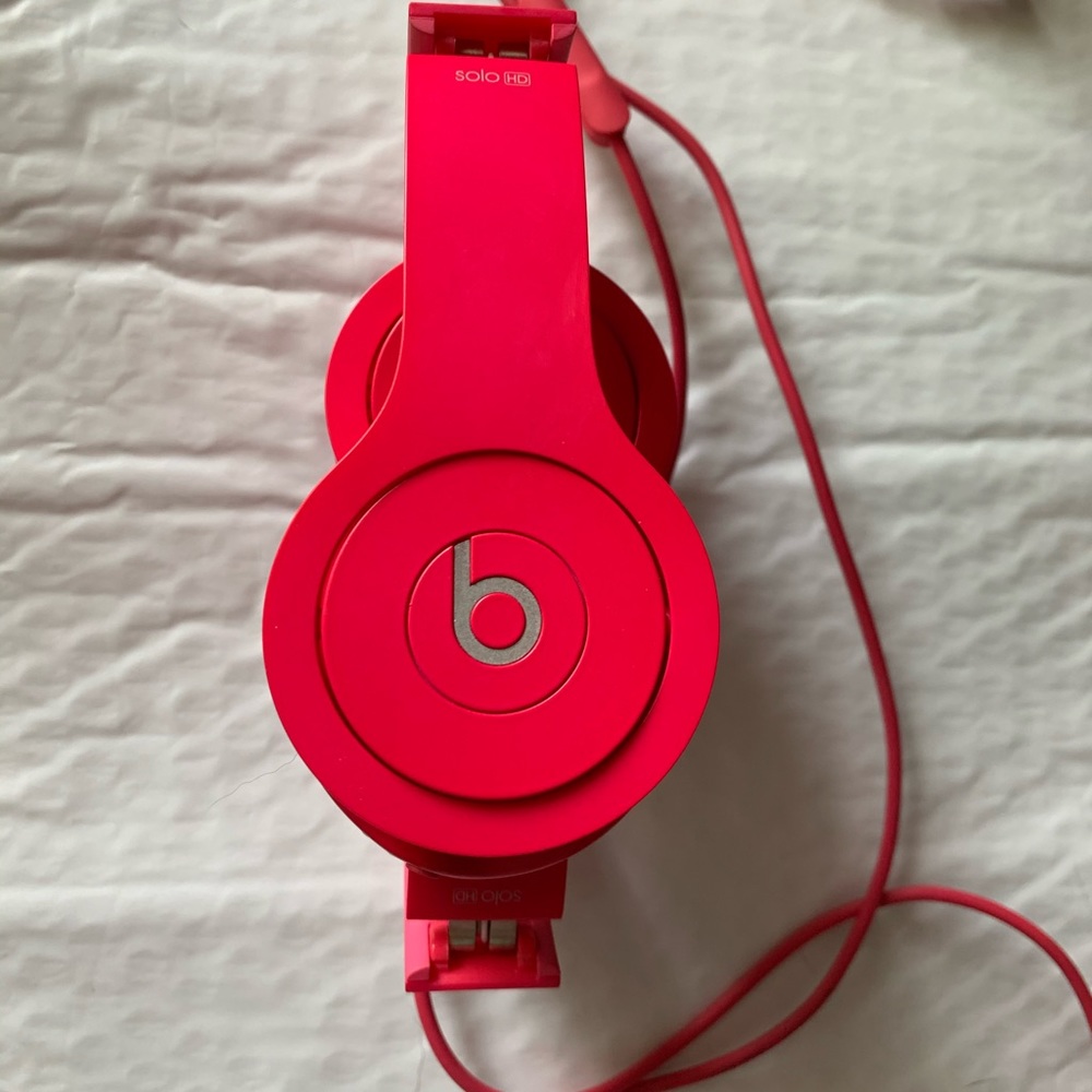 BEATS SOLO
